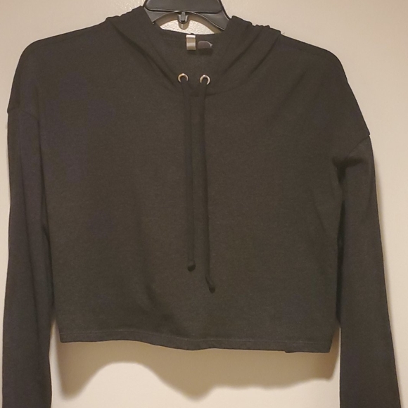 H&M | DIVIDED CROP TOP HOODIE - Picture 2 of 8